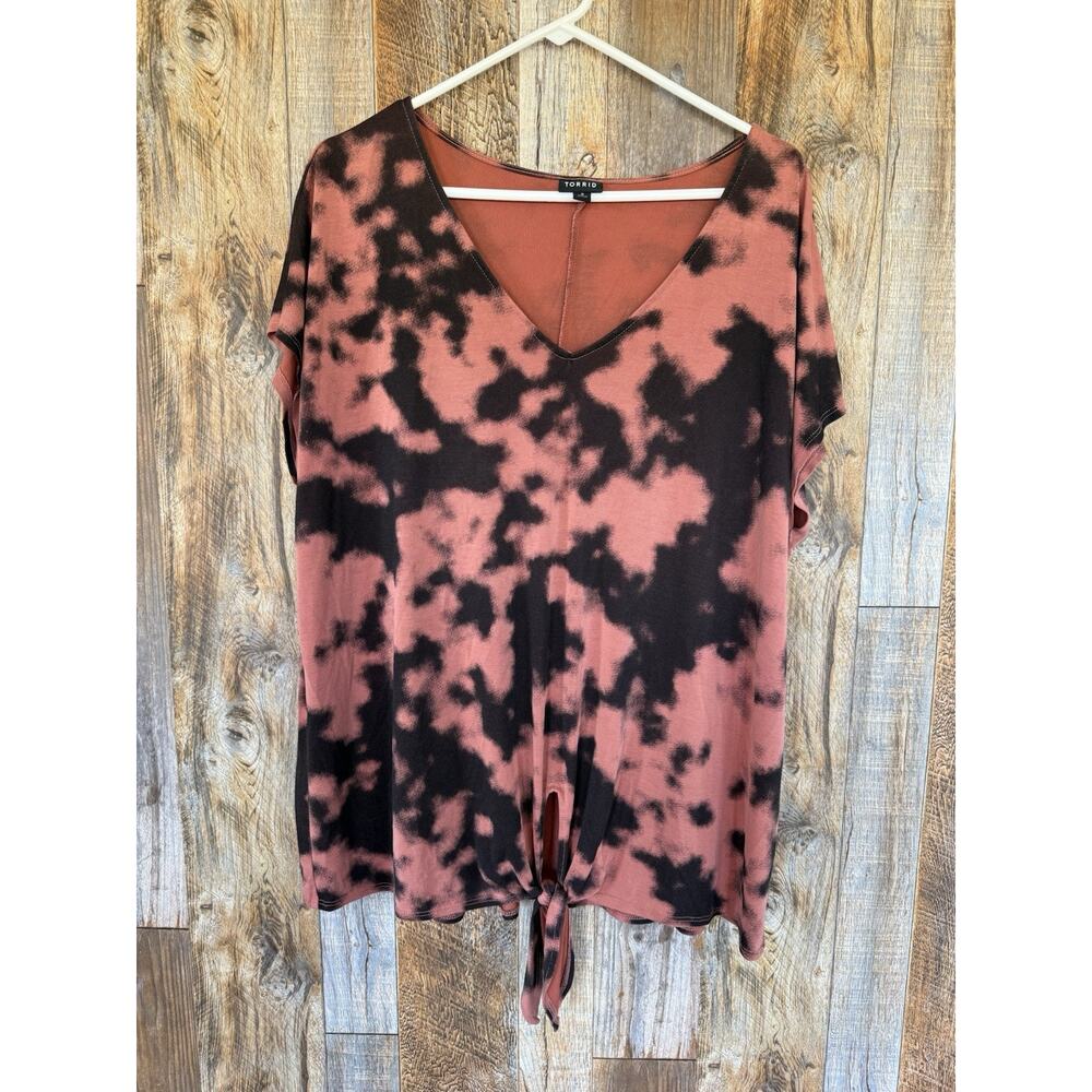 Torrid Womens Size 2 Tie Dye Top Rust Black V Neck Tie Front Plus Size Blouse
